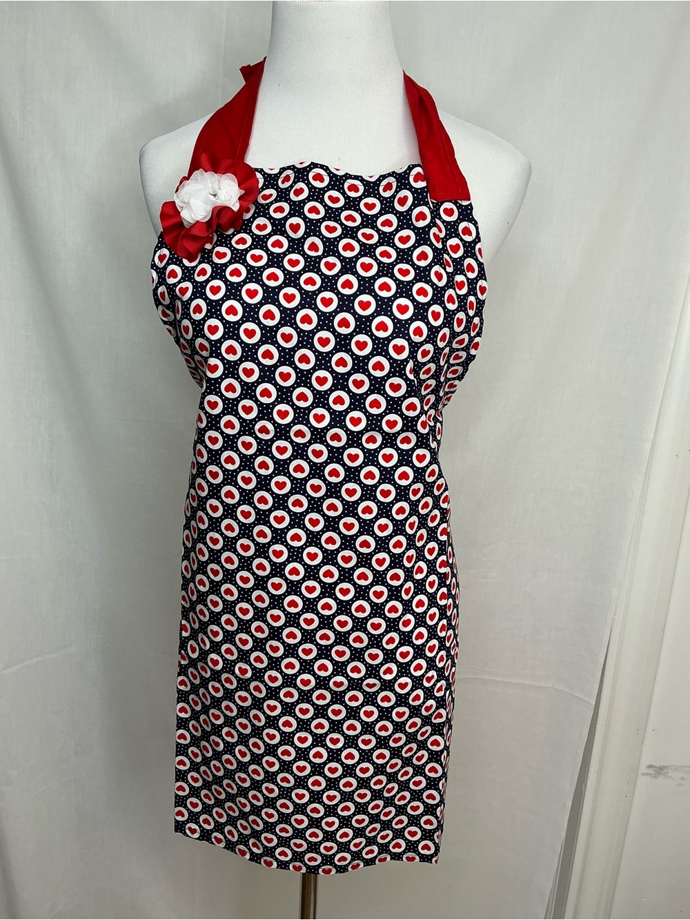 2100 - Red & Navy Polka Heart Halter Apron - Picture 3 of 7